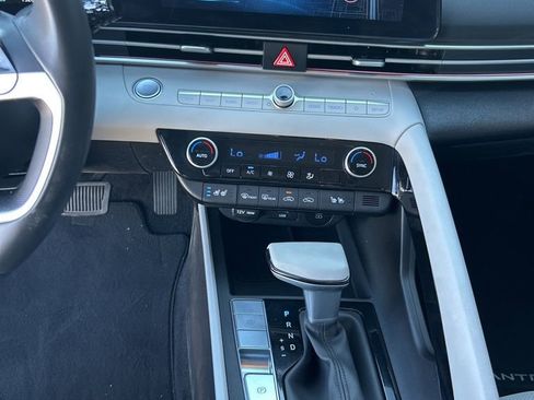 Certified 2025 Hyundai Elantra Limited image 10