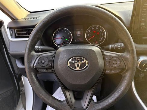 Used 2022 Toyota RAV4 XLE image 15