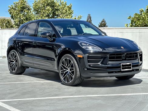 Certified 2024 Porsche Macan AWD/4WD image 11