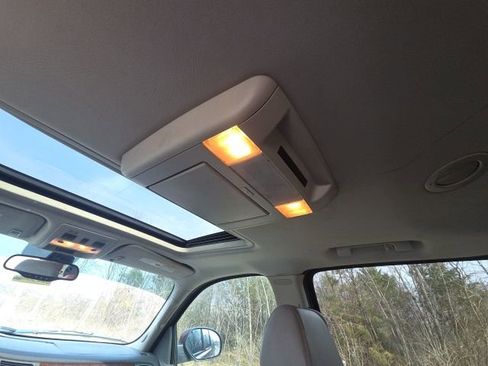 Used 2008 Chevrolet Suburban LT image 21