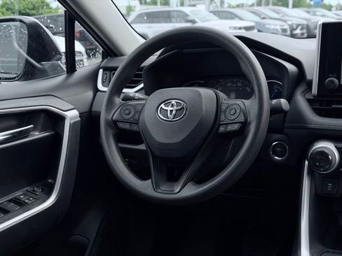 Used 2025 Toyota RAV4 XLE AWD/4WD image 24