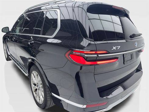 Used 2024 BMW X7 xDrive40i image 10