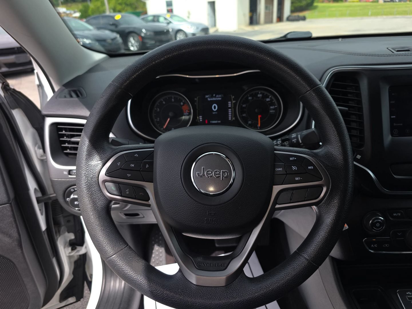 Used 2019 Jeep Cherokee Latitude w/ Popular Appearance Group FWD image 19