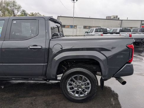 Certified 2025 Toyota Tacoma Limited AWD/4WD image 4
