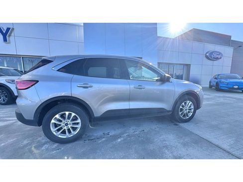 Used 2022 Ford Escape SE image 8