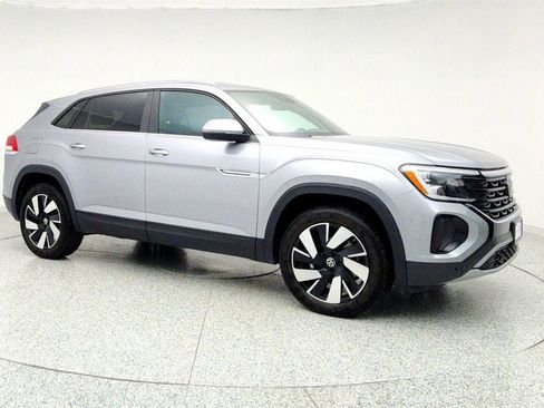 Used 2025 Volkswagen Atlas Cross Sport SE image 3