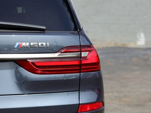 Used 2022 BMW X7 M50i w/ Cold Weather Package image 9