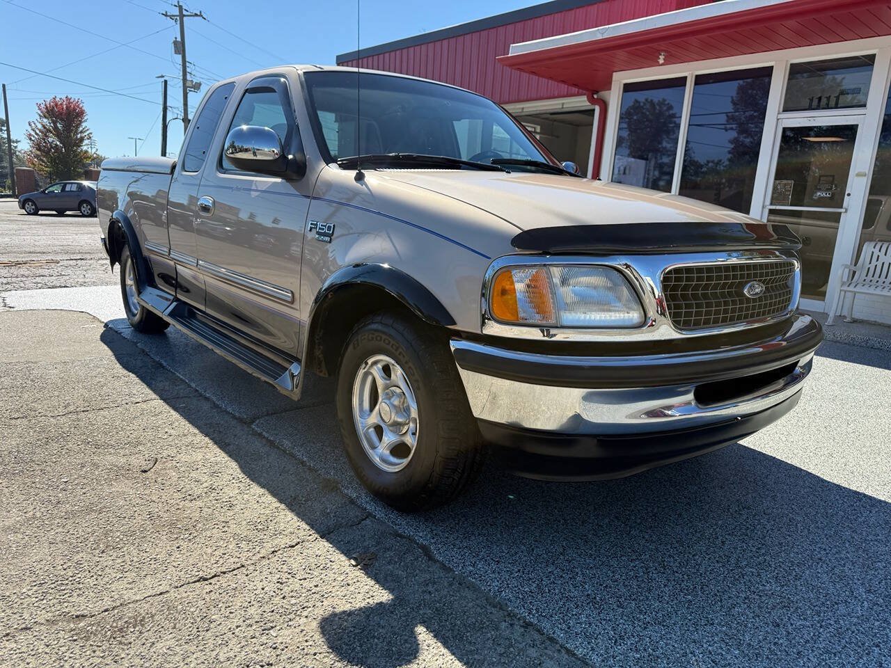 Used 1998 Ford F150 Lariat RWD image 2
