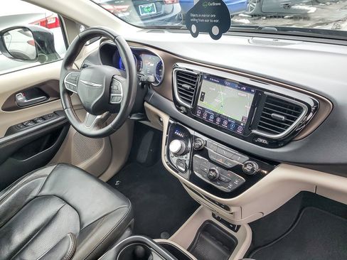 Used 2018 Chrysler Pacifica Touring-L Plus w/ Tire & Wheel Group image 22