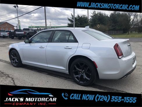 Used 2022 Chrysler 300 Touring w/ Sport Appearance Package image 14