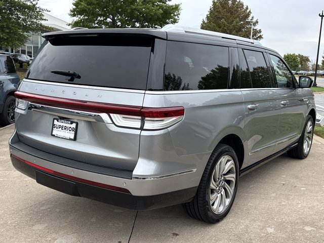 Used 2022 Lincoln Navigator L Reserve AWD/4WD image 3