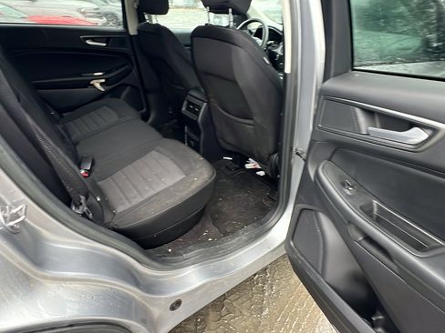 Used 2020 Ford Edge SE image 21