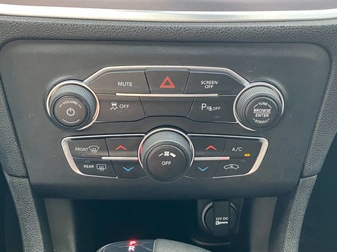 Used 2019 Dodge Charger SXT w/ Blacktop Package image 33