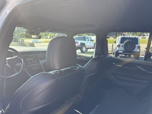 New 2025 Jeep Grand Cherokee Altitude image 20