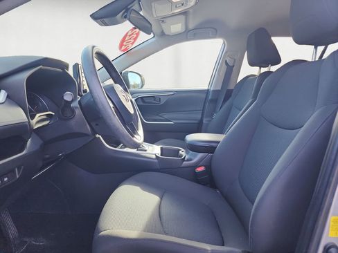 Certified 2022 Toyota RAV4 LE image 9