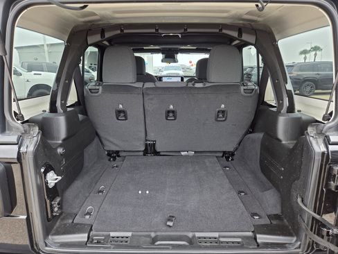 Used 2025 Jeep Wrangler Unlimited Sport AWD/4WD image 28