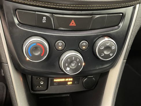 Used 2019 Chevrolet Trax LT w/ Sun & Sound Package AWD/4WD image 20