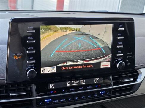 Certified 2023 Toyota Sienna Platinum image 18