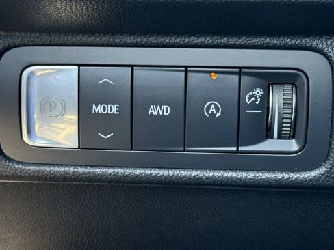 Used 2025 Chevrolet Traverse LT AWD/4WD image 21
