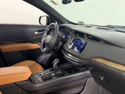 Used 2023 Cadillac XT4 Premium Luxury image 35
