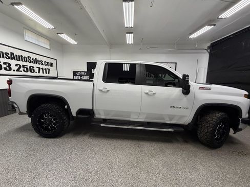 Used 2024 Chevrolet Silverado 2500 LT AWD/4WD image 2