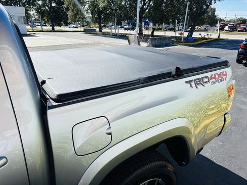 Used 2022 Toyota Tacoma TRD Sport image 7
