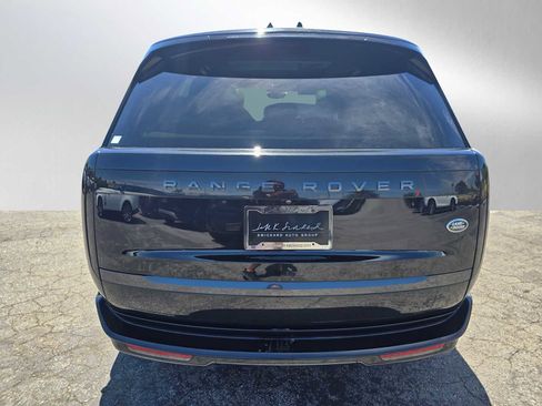 Used 2023 Land Rover Range Rover SE image 4