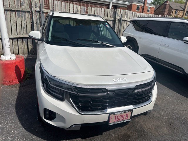Used 2024 Kia Seltos SX w/ SX Sunroof Package AWD/4WD image 2
