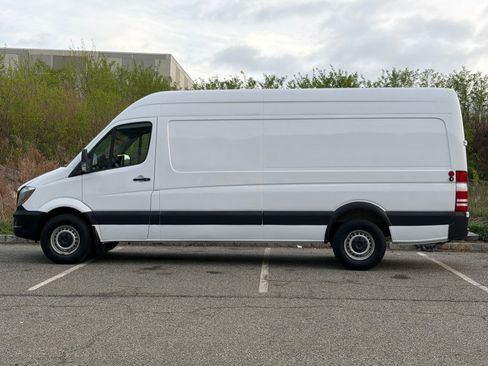 Used 2018 Mercedes-Benz Sprinter 2500 image 5