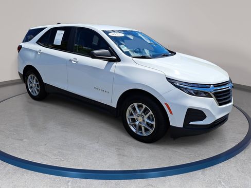 Used 2022 Chevrolet Equinox LS w/ LS Convenience Package FWD image 3