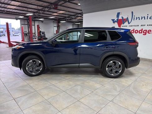 Used 2025 Nissan Rogue SV image 6