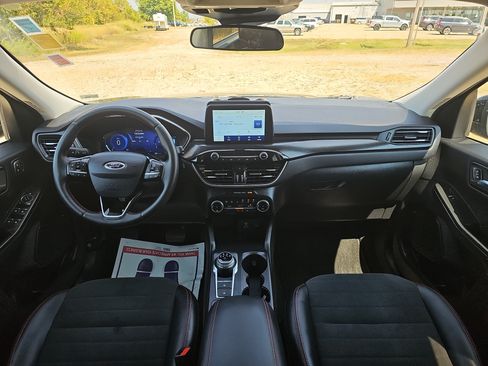Used 2022 Ford Escape SEL w/ SEL Stealth AWD Package image 18
