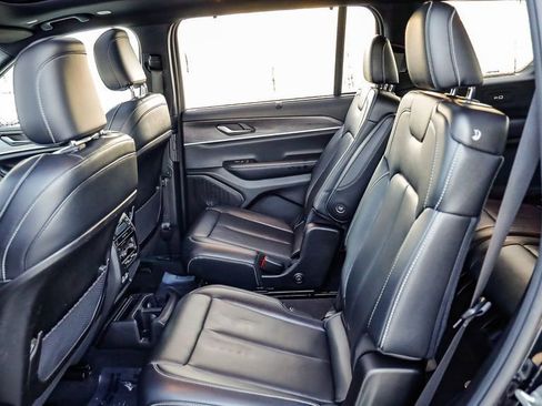 Certified 2024 Jeep Grand Cherokee L Limited w/ Luxury Tech Group II image 23