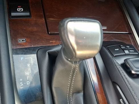 Used 2021 Lexus LX 570 4WD w/ Luxury Package image 16