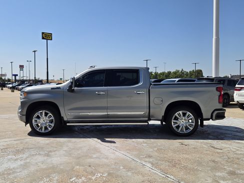 Used 2024 Chevrolet Silverado 1500 High Country w/ High Country Premium Package AWD/4WD image 5
