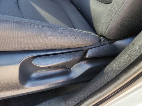 Used 2022 Toyota Corolla Cross LE image 13