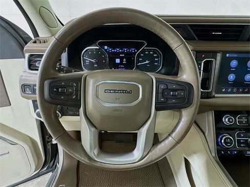 Used 2021 GMC Yukon Denali w/ Denali Premium Package image 9