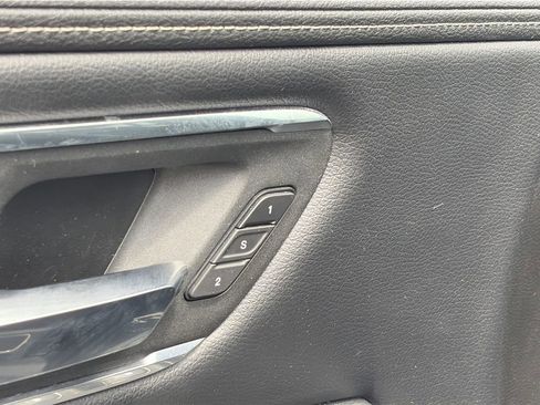Used 2025 RAM 1500 Laramie AWD/4WD image 33