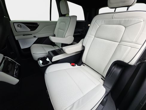 Used 2026 Lincoln Aviator Black Label w/ Jet Appearance Package AWD/4WD image 16