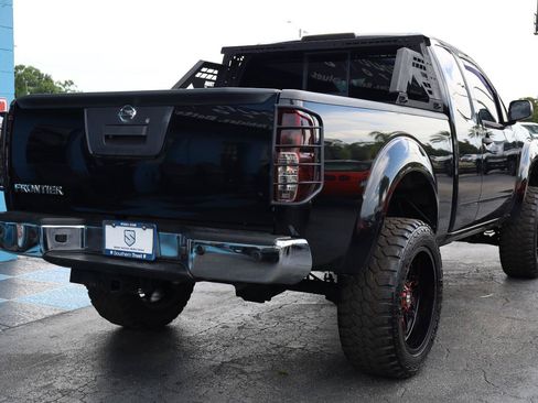 Used 2013 Nissan Frontier SV w/ SV Value Truck Pkg AWD/4WD image 4