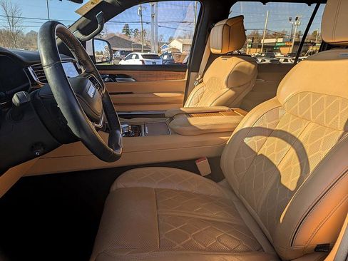 Used 2022 Jeep Grand Wagoneer Series III image 9