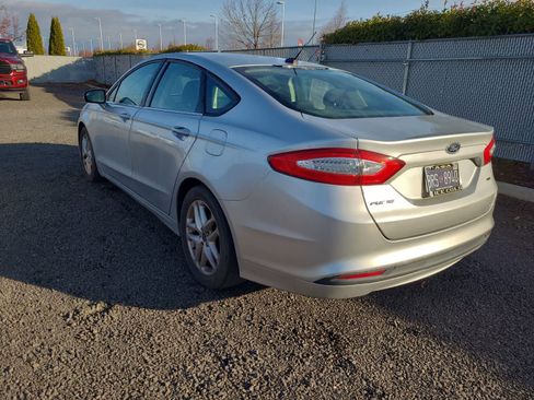 Used 2013 Ford Fusion SE image 3