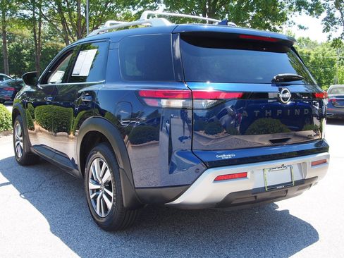 Used 2024 Nissan Pathfinder SL w/ Black Appearance Package AWD/4WD image 6