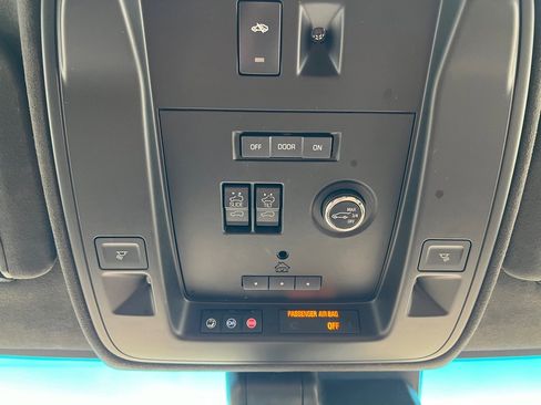Used 2017 Cadillac Escalade ESV Platinum AWD/4WD image 40