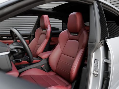 Used 2025 Porsche Macan 4S Electric image 5