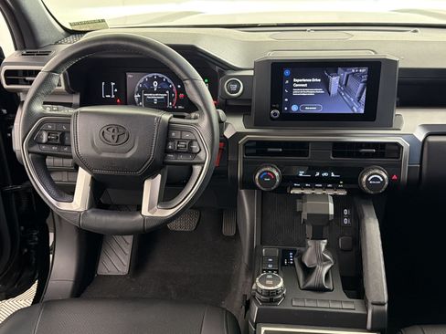 Used 2025 Toyota 4Runner SR5 AWD/4WD image 28
