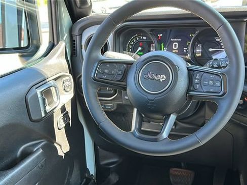 Used 2024 Jeep Wrangler Unlimited AWD/4WD image 29