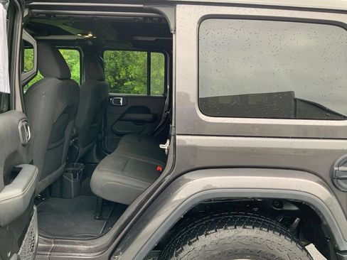 Used 2021 Jeep Wrangler Unlimited Sahara w/ Cold Weather Group AWD/4WD image 21