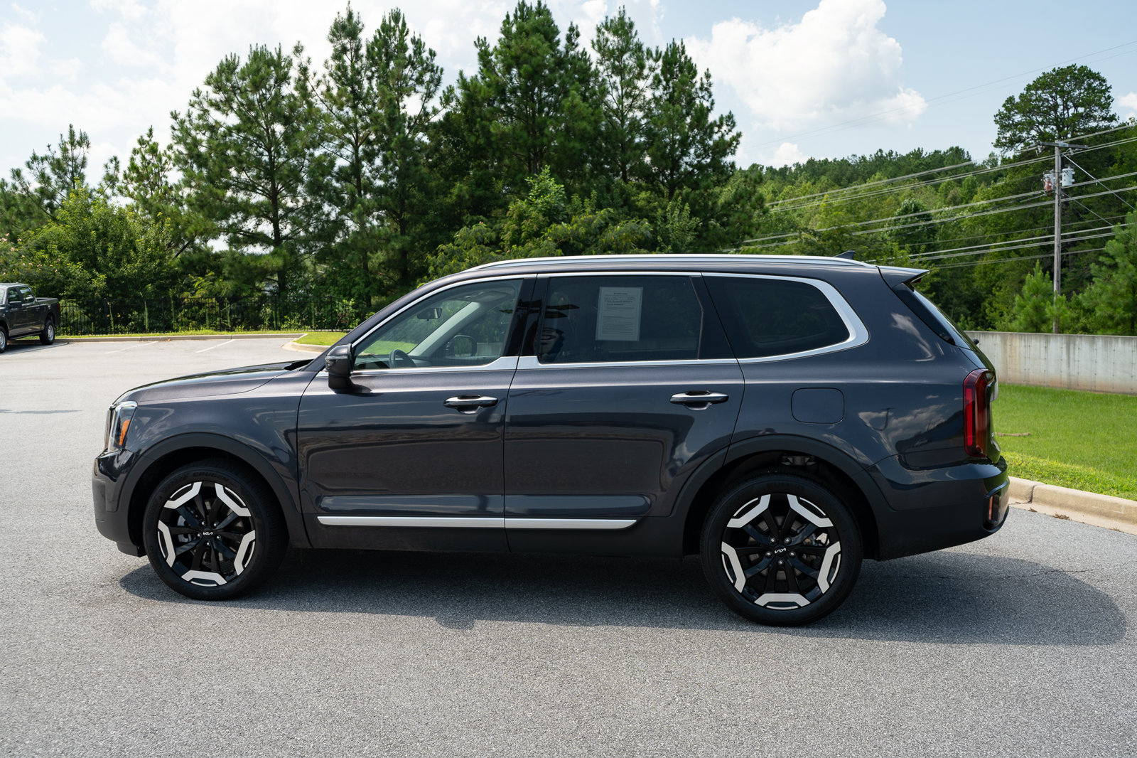 Used 2025 Kia Telluride S FWD image 7