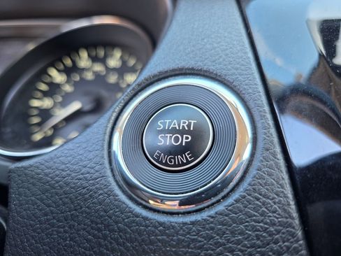 Used 2018 Nissan Rogue SV image 20